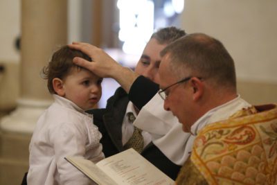 Baptême catholique d'un enfant